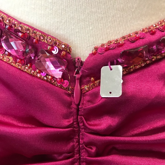 Xscape Evening Gown - Picture 5 of 8